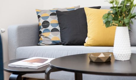 Sofa narożna - idealne rozwiązanie do małych przestrzeni